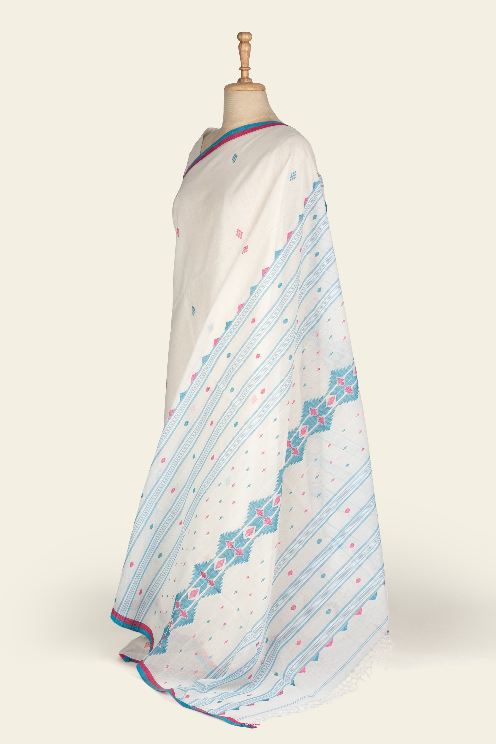 White Handwoven Jamdani Bengal Cotton Saree