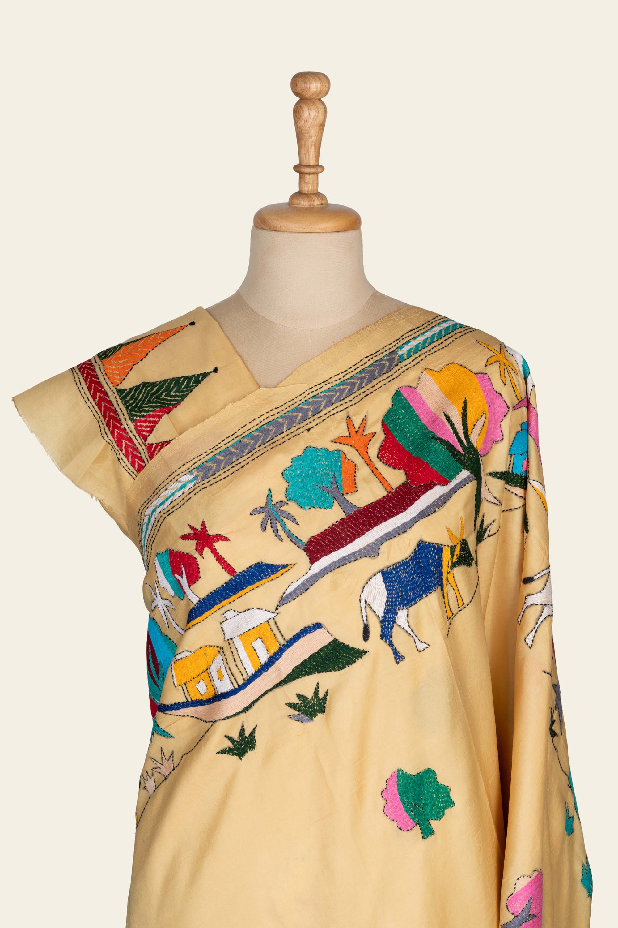 Crèam Bengal Kantha Stitch Tussar Silk Saree