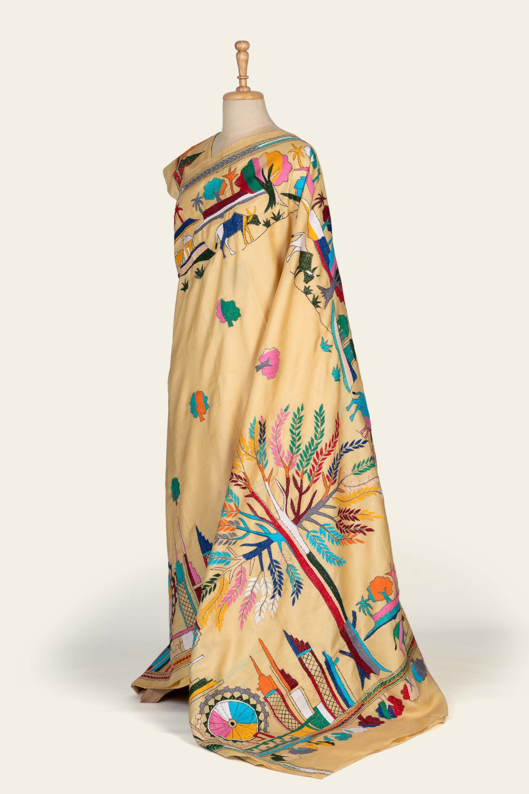 Crèam Bengal Kantha Stitch Tussar Silk Saree