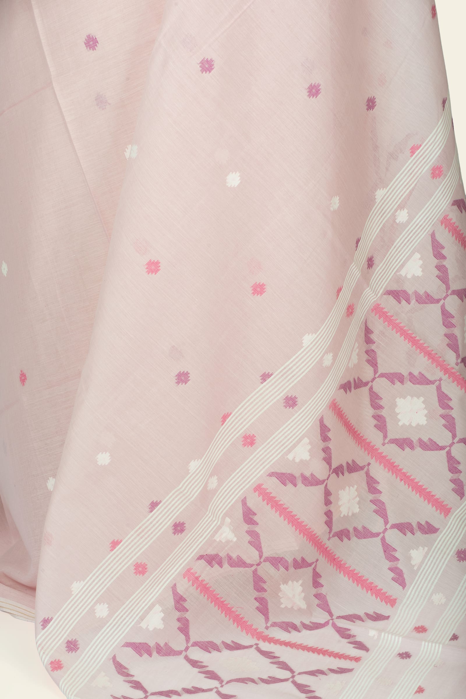 Detailed close-up of the saree border and pallu showing a geometric woven motif in pink and magenta with white stripe separators.