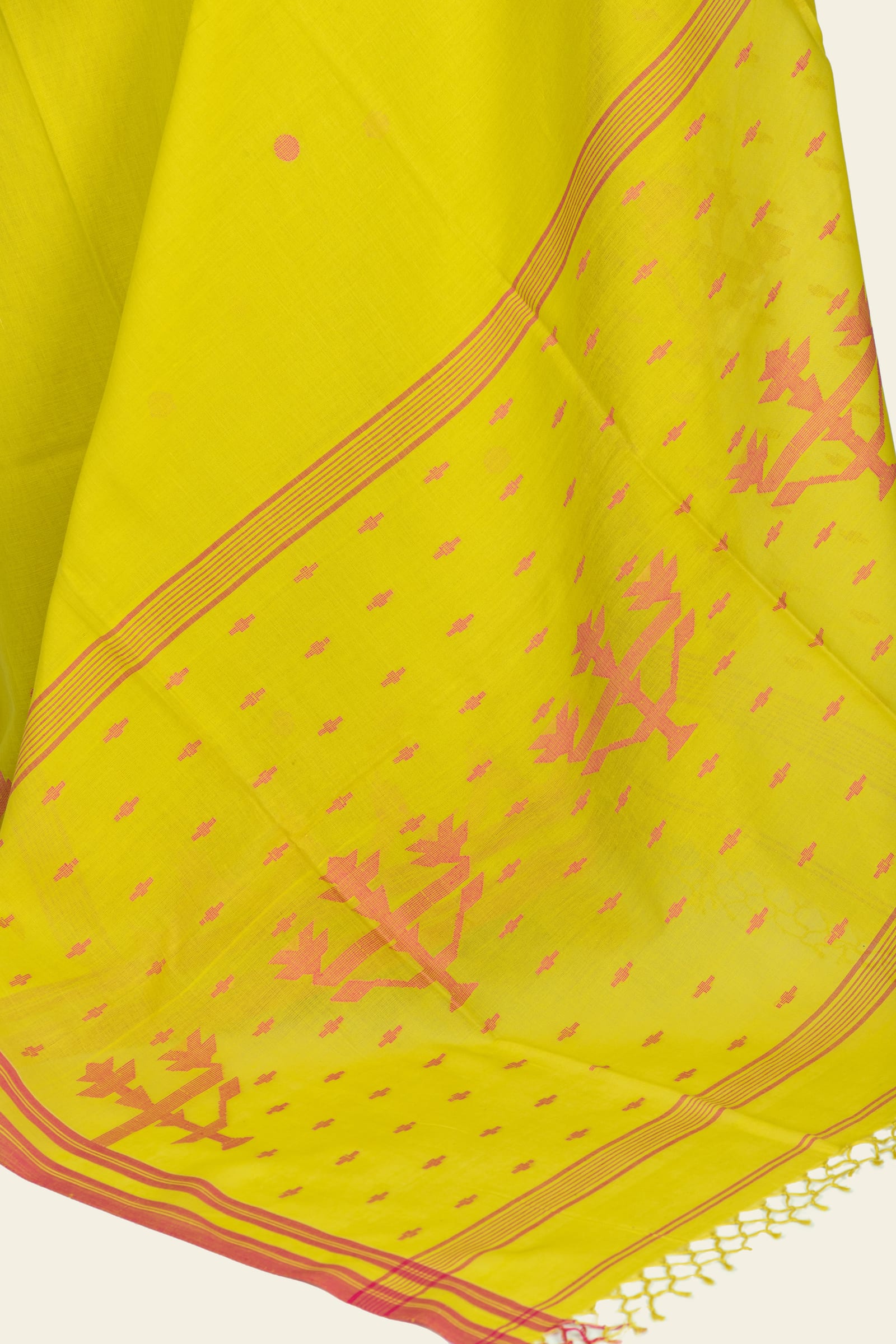 Close-up of the pallu showing pink woven floral/branch motifs and a grid of tiny pink motifs against the lime green ground, plus knotted fringe.