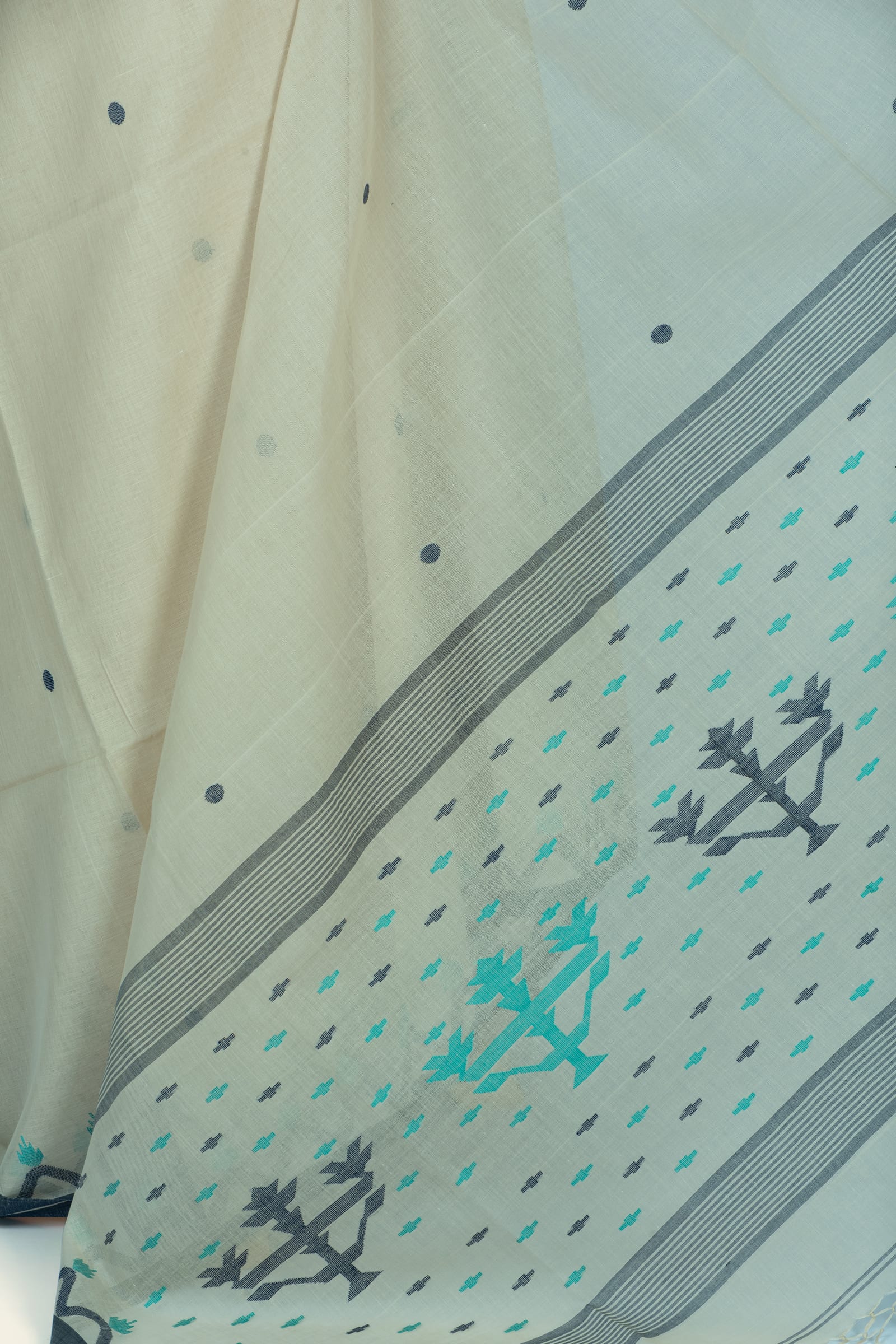Close-up of the pallu and border showing striped edge and teal and grey geometric floral motifs.